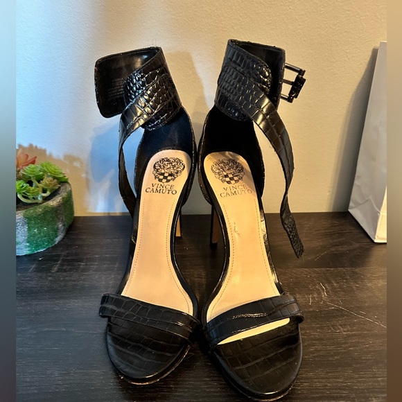 Great condition Vince Camuto Heels - Picture 4 of 4